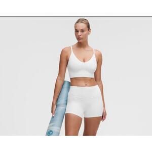 Lululemon Focuser Scoop-Neck Bra Nulu
Light Support, C/D